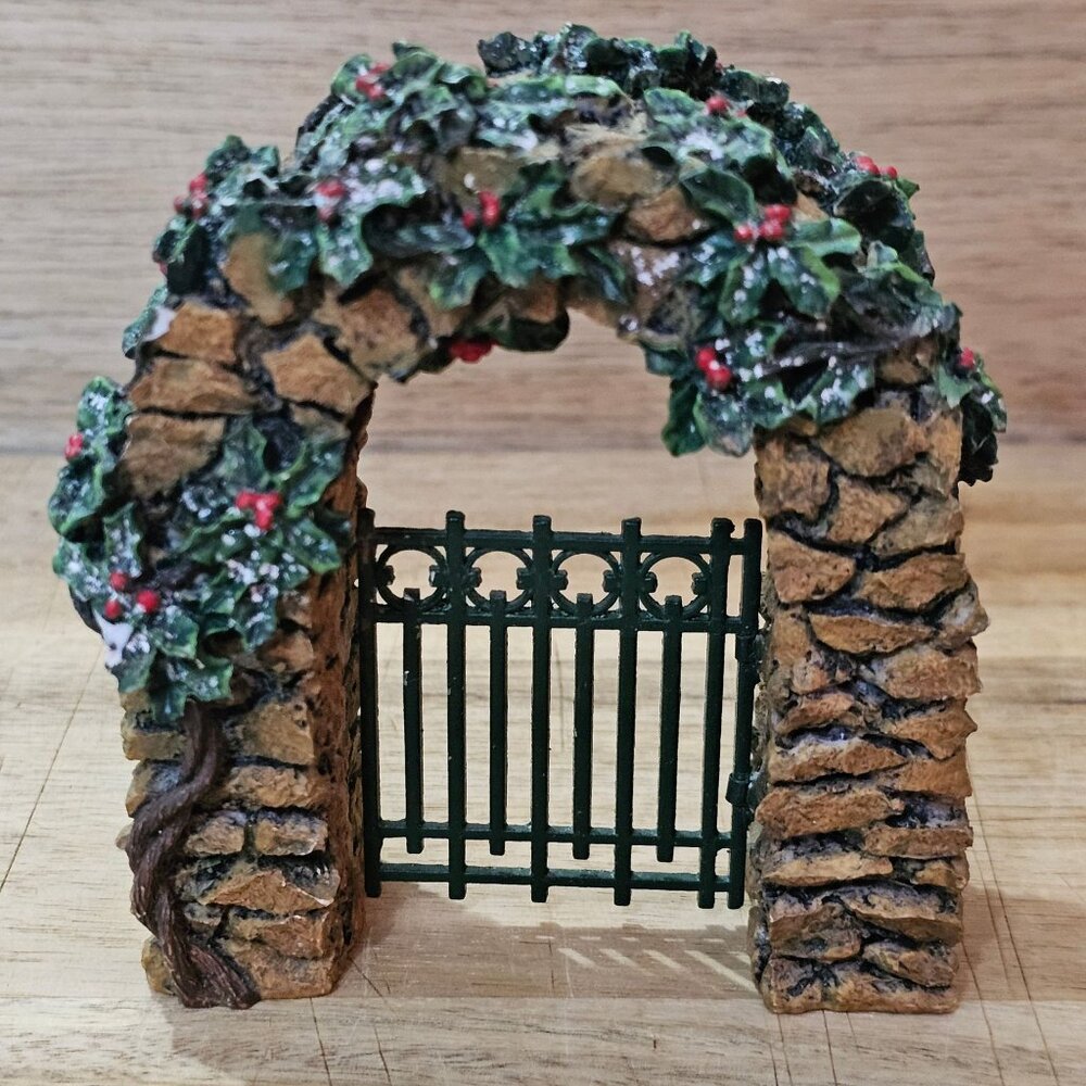 Department 56 Village Stone Archway 4" Green Gate Holly Covered Details Vintage